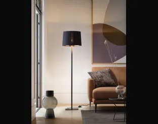 Lampada da terra Hygge con base in metallo e paralume in tessuto di Le Comfort