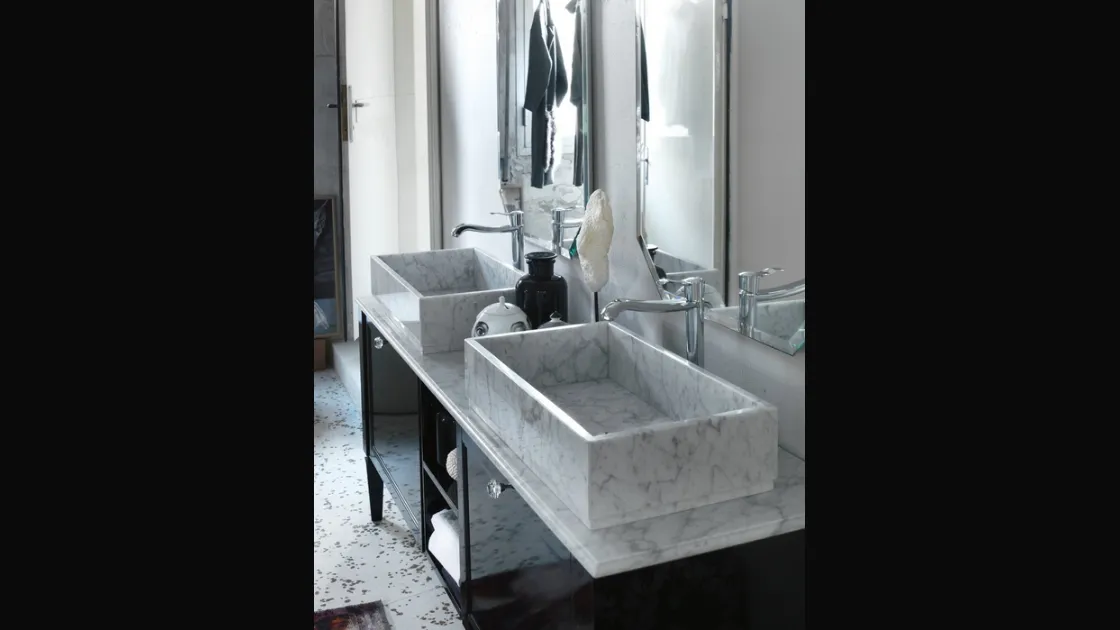 Mobile Bagno da appoggio in laccato lucido con doppio lavabo in marmo bianco di Carrara DIAMANTE DM25 di Compab