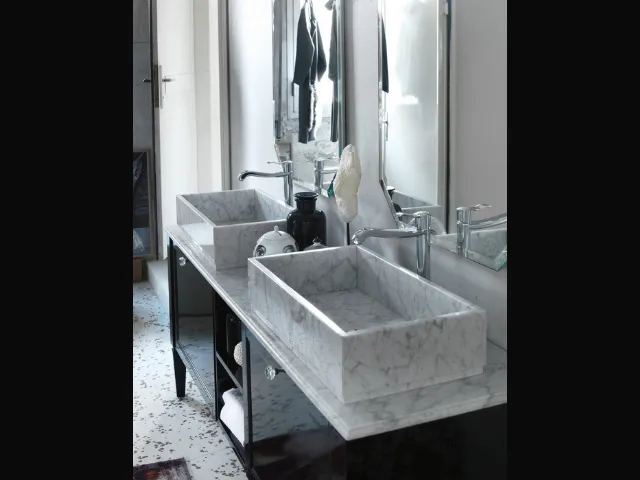 Mobile Bagno da appoggio in laccato lucido con doppio lavabo in marmo bianco di Carrara DIAMANTE DM25 di Compab