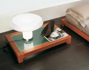 Comodino Iride in legno con top in vetro di Fratelli Elli