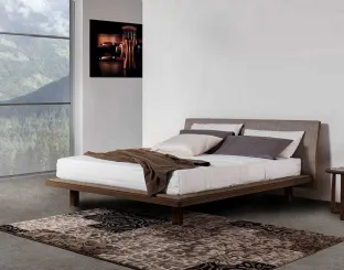 Letto in legno con testiera in tessuto imbottito Khloe di Fratelli Elli