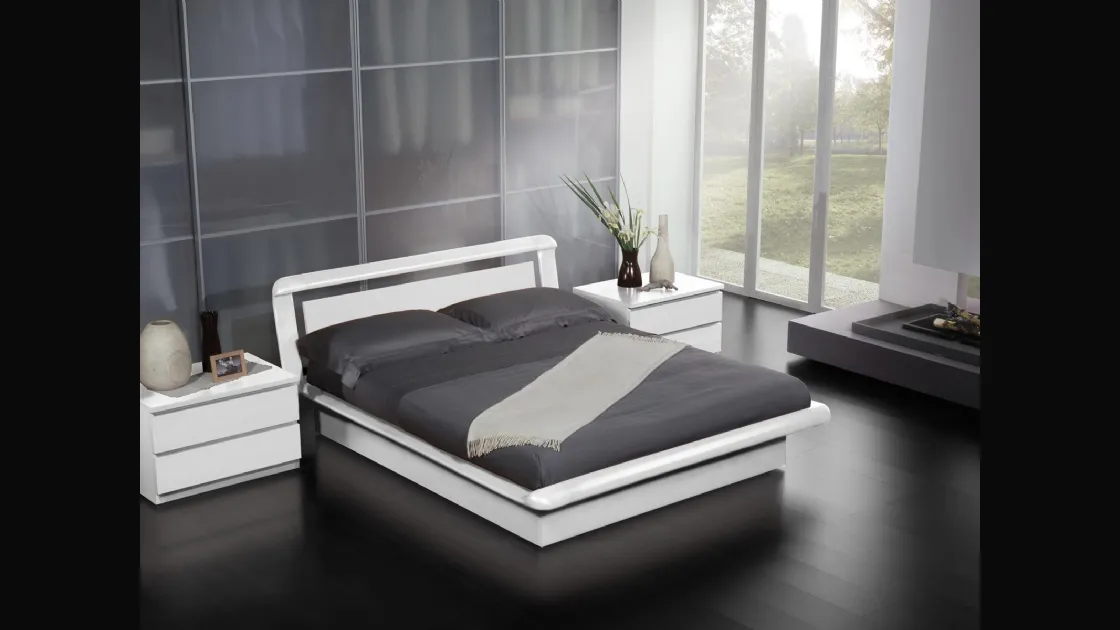 Letto matrimoniale in legno laccato Elica di Fratelli Elli