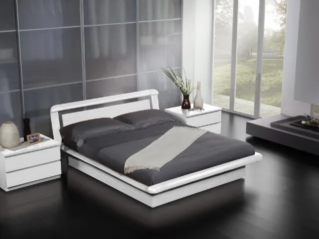 Letto matrimoniale in legno laccato Elica di Fratelli Elli