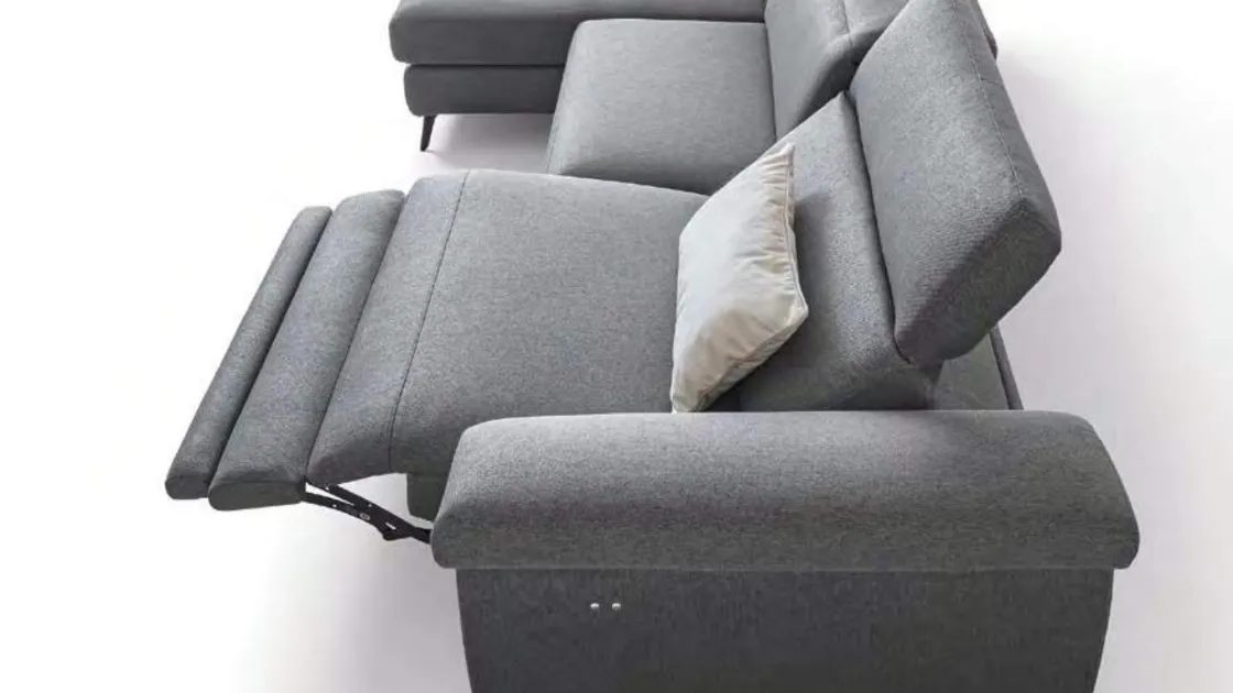 Divano con movimento relax in tessuto Zeno di Le Comfort